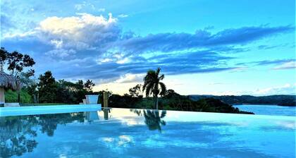 ✔️PRIVATE INFINITY POOL & MILLION DOLLAR LAKE VIEW