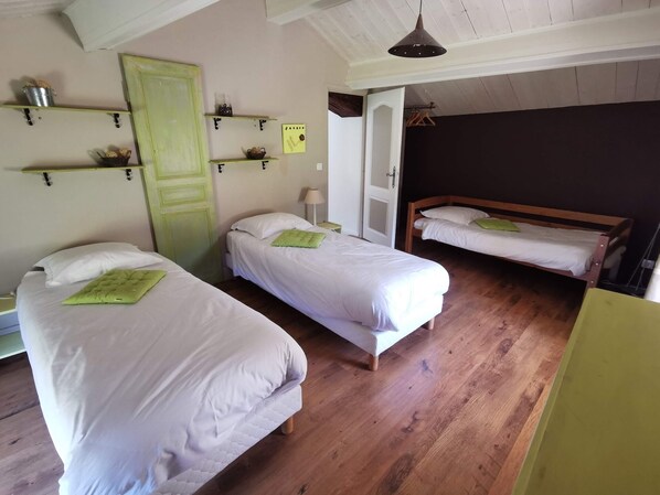 2 bedrooms, iron/ironing board, WiFi, bed sheets