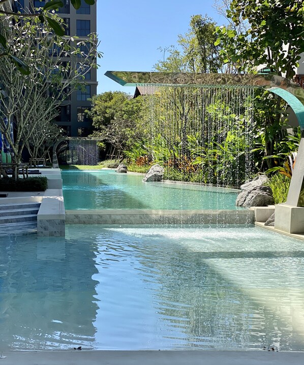 Piscine intérieure, piscine extérieure