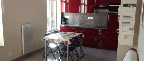 Refrigerador, microondas, horno, lavavajillas