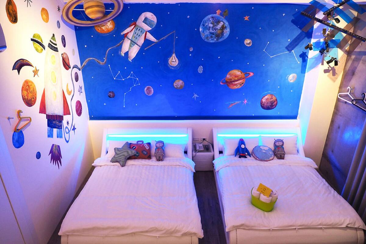 Individually furnished, blackout curtains, free WiFi, bed sheets