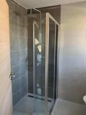 Shower, towels