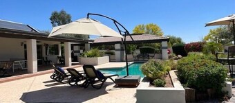 Incredibly spacious Gathering place, Private Pickleball Court, Sleeps 14,