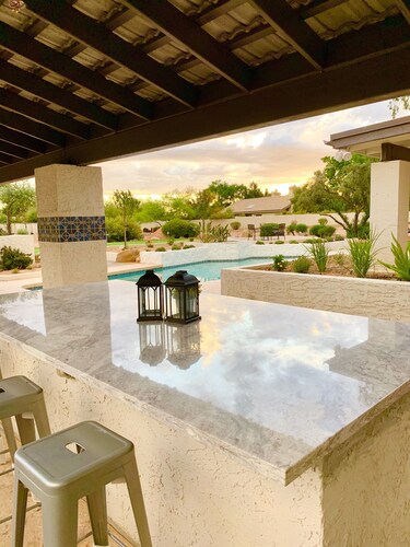 Incredibly spacious Gathering place, Private Pickleball Court, Sleeps 14,