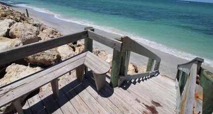 Beach!! Pool! No Hurricane Damage! Manasota Key steps from Beach and Bay