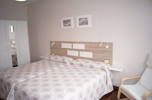 3 makuuhuonetta, silitysrauta/-lauta, ilmainen Wi-Fi, vuodevaatteet