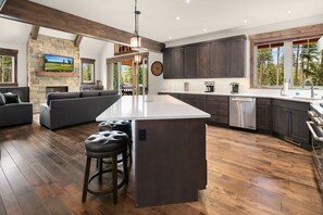 Fridge, microwave, oven, stovetop - Big Home with LOW RATES! In the Heart of Suncadia Resort | Hot Tub | WiFi (Cle Elum)