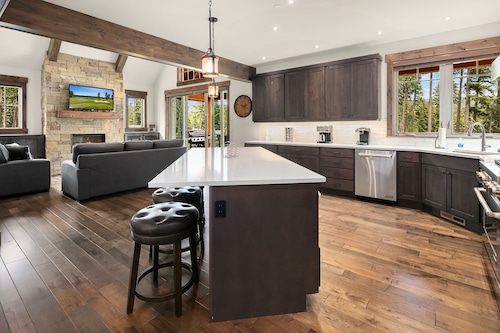 Big Home with LOW RATES! In the Heart of Suncadia Resort | Hot Tub | WiFi