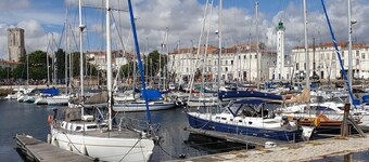 New: New garden level with terrace and parking 10min from town center