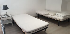 7 bedrooms, WiFi, bed sheets