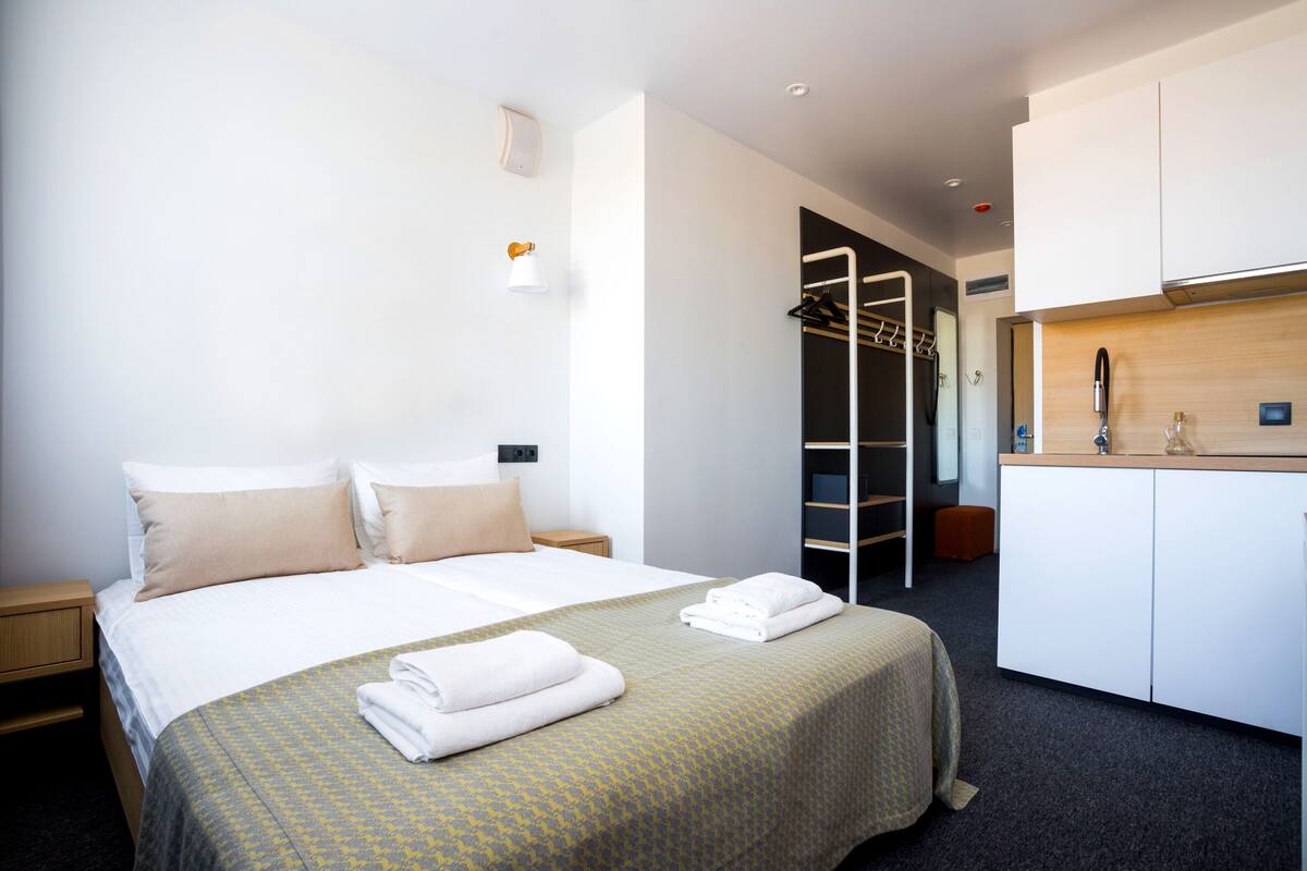 2 Schlafzimmer, schallisolierte Zimmer, Bügeleisen/Bügelbrett