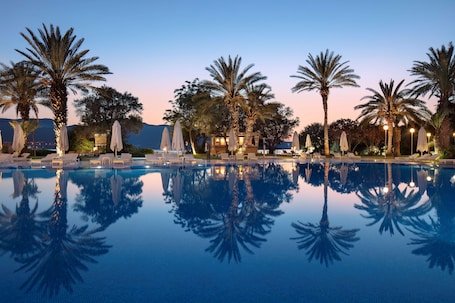 Seasonal outdoor pool, pool umbrellas