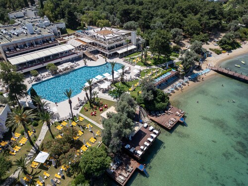 DoubleTree by Hilton Bodrum Işıl Club Resort