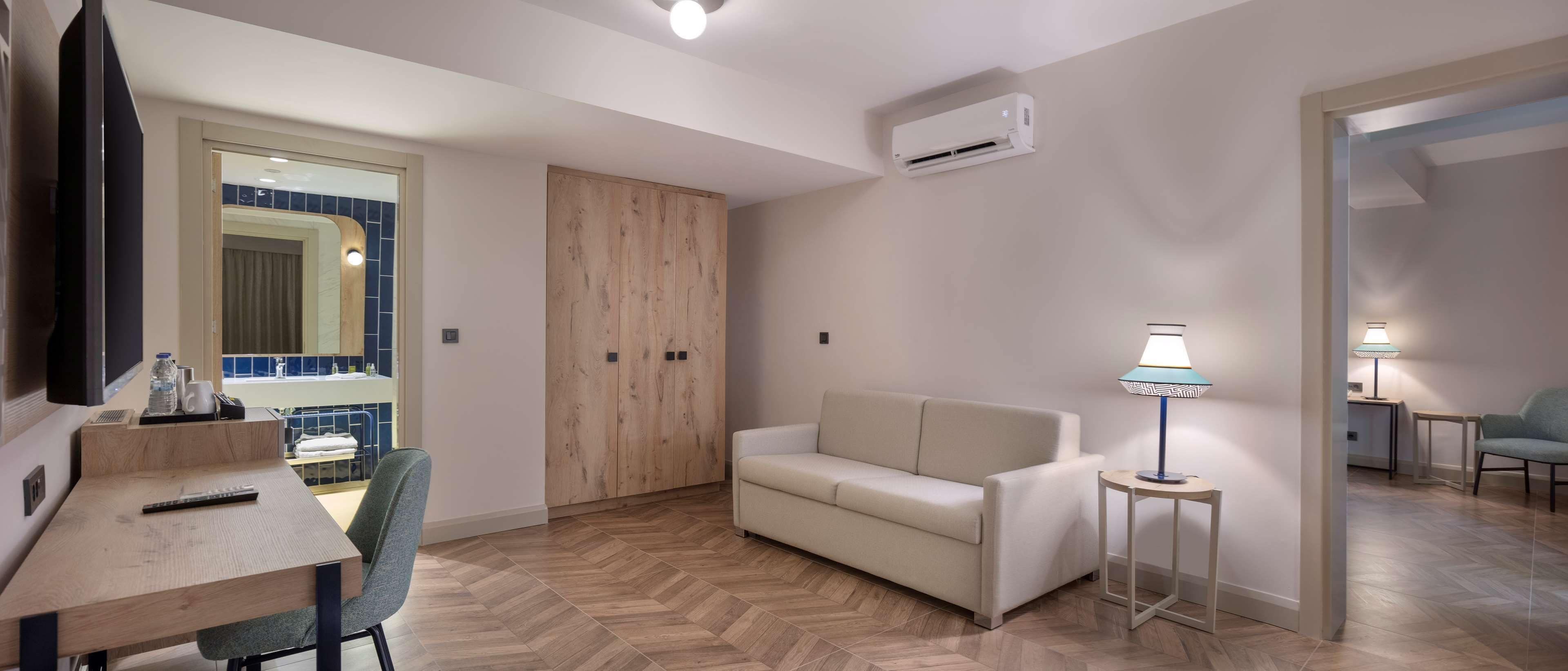 family room, 1 king bed | living area | 55-inch lcd tv with cable channels, tv