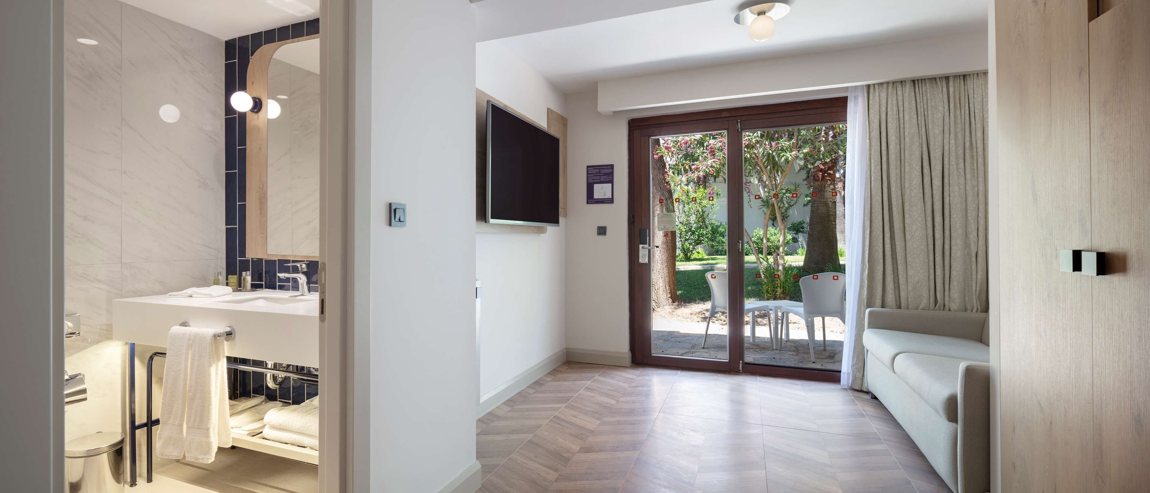 deluxe duplex, 1 king bed | minibar, in-room safe, desk, laptop workspace