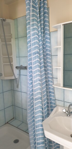 Douche, séchoir à cheveux