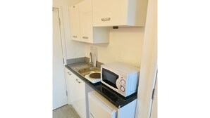 Estudio estándar (Double) | Cocina privada | Cafetera y tetera