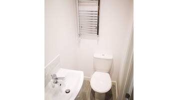 Standard Studio (Triple) | Bathroom | Shower, free toiletries, towels
