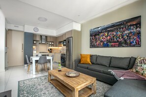TV - Fantastic Stylish Apartment Rosebank (Johannesburg)