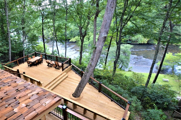 Large lower deck overlooking the river below.