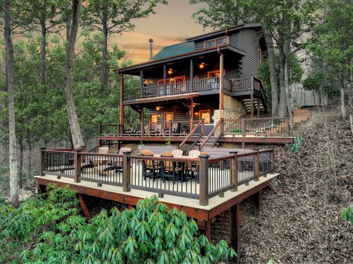 Fishtrap Overlook on the Toccoa River - Luxury River Cabin w/ Member Promotions!