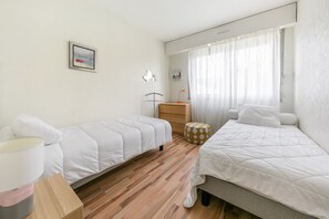 2 quartos, ferros/tábuas de passar roupa, Wi-Fi de cortesia