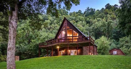SECLUDED WHITE RIVERFRONT CABIN -SLEEPS 2-10, GREAT FAMILY & FISHERMEN GETAWAY