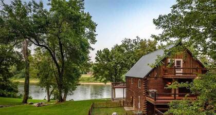 SECLUDED WHITE RIVERFRONT CABIN -SLEEPS 2-10, GREAT FAMILY & FISHERMEN GETAWAY