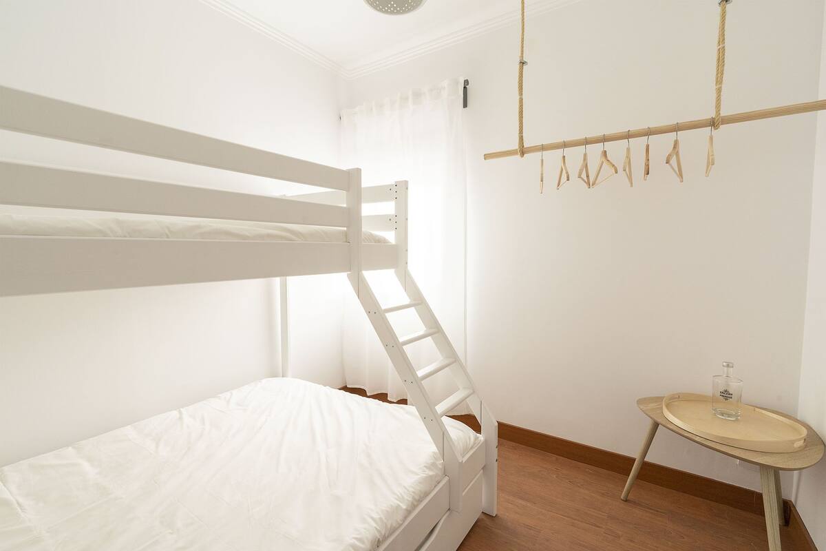 Peralatan tempat tidur premium, busa memori, langsir/tirai gelap terus 