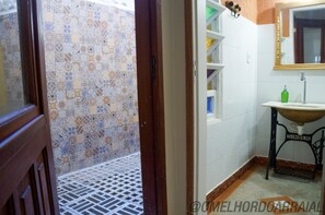 Dusche, Handtücher, Toilettenpapier