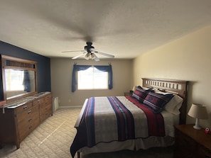 5 bedrooms, iron/ironing board, free WiFi, bed sheets - Two Bit Ranch House (Escalante)