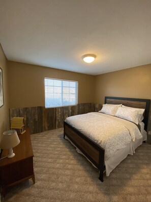 5 bedrooms, iron/ironing board, free WiFi, bed sheets