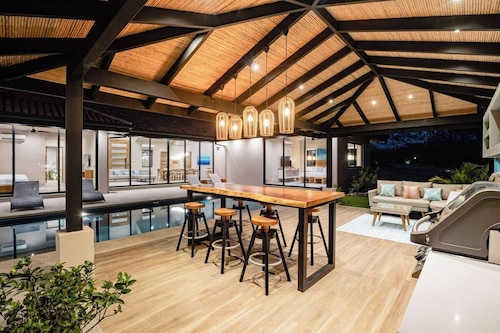 Tropical Lush Style, outdoor Terrace and grill, beach club membership, daily housekeeping,