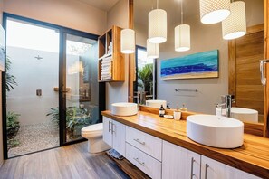 Hair dryer, towels - Tropical Lush Style, outdoor Terrace and grill, beach club membership, daily housekeeping, (Tamarindo)