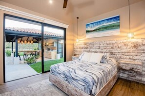 5 bedrooms, desk, iron/ironing board, travel cot - Tropical Lush Style, outdoor Terrace and grill, beach club membership, daily housekeeping, (Tamarindo)