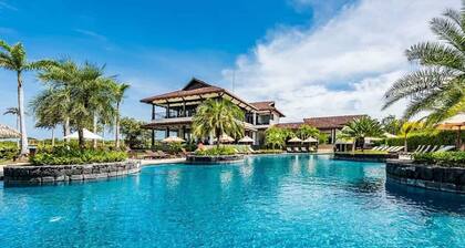 Tropical Lush Style, outdoor Terrace and grill, beach club membership, daily housekeeping