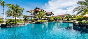Tropical Lush Style, outdoor Terrace and grill, beach club membership, daily housekeeping