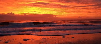 Newly Updated 2 Bed / 1 Bath Condo - 3 Minute Walk to Beach - Best Deal Around!!