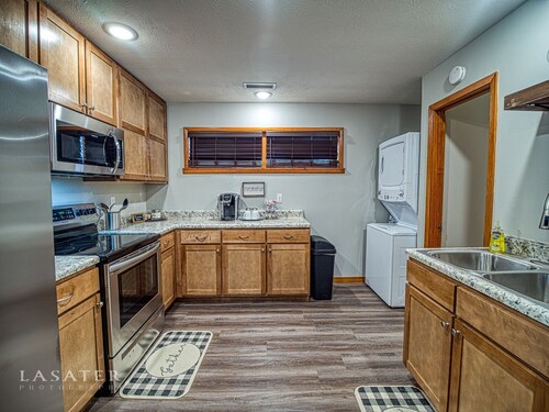 BrickHouse off the Square - Cozy 3 bedroom house