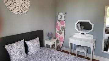 3 Schlafzimmer, Bügeleisen/Bügelbrett, Bettwäsche