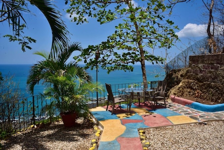 Romantic Cabin | Terrace/patio