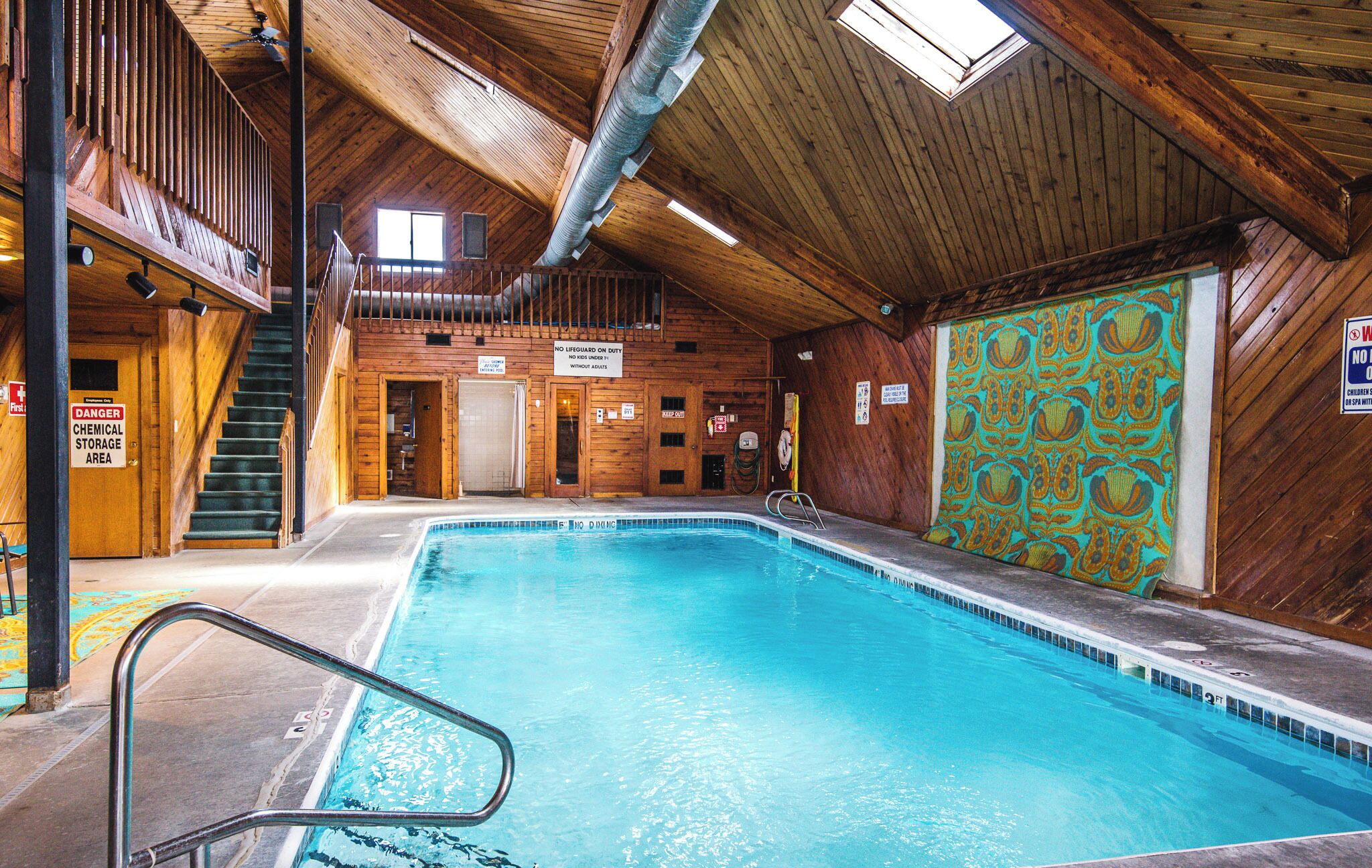 屋内プール、温水プール