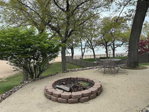 Contactless Check In -- Sand Point Private Lake/Beachfront Cottage