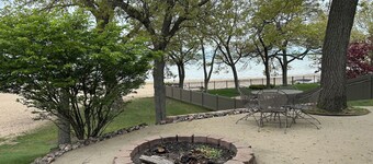 Contactless Check In -- Sand Point Private Lake/Beachfront Cottage