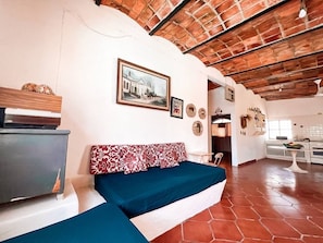 4 bedrooms, in-room safe, desk, iron/ironing board