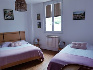 2 habitaciones, tabla de planchar con plancha, wifi y ropa de cama 