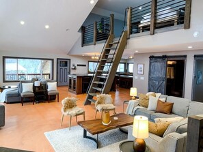 TV, fireplace, DVD player, books