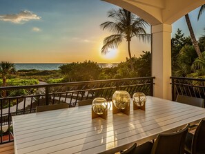 Outdoor dining - Direct Beachfront Villa Sea Palms Estate Captiva - SUMMER weeks still available! (Captiva)
