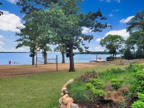 Unclassified image, 4 of 25, button