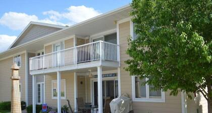 Dock Holiday on Upper Gar Lake with Outdoor Pool